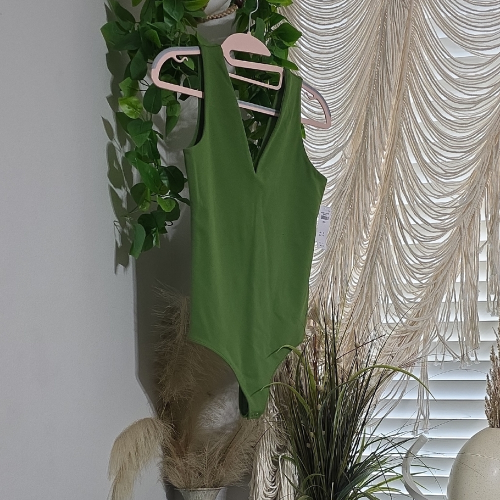 NWT Abercrombie & Fitch Olive Green V-Neck Top